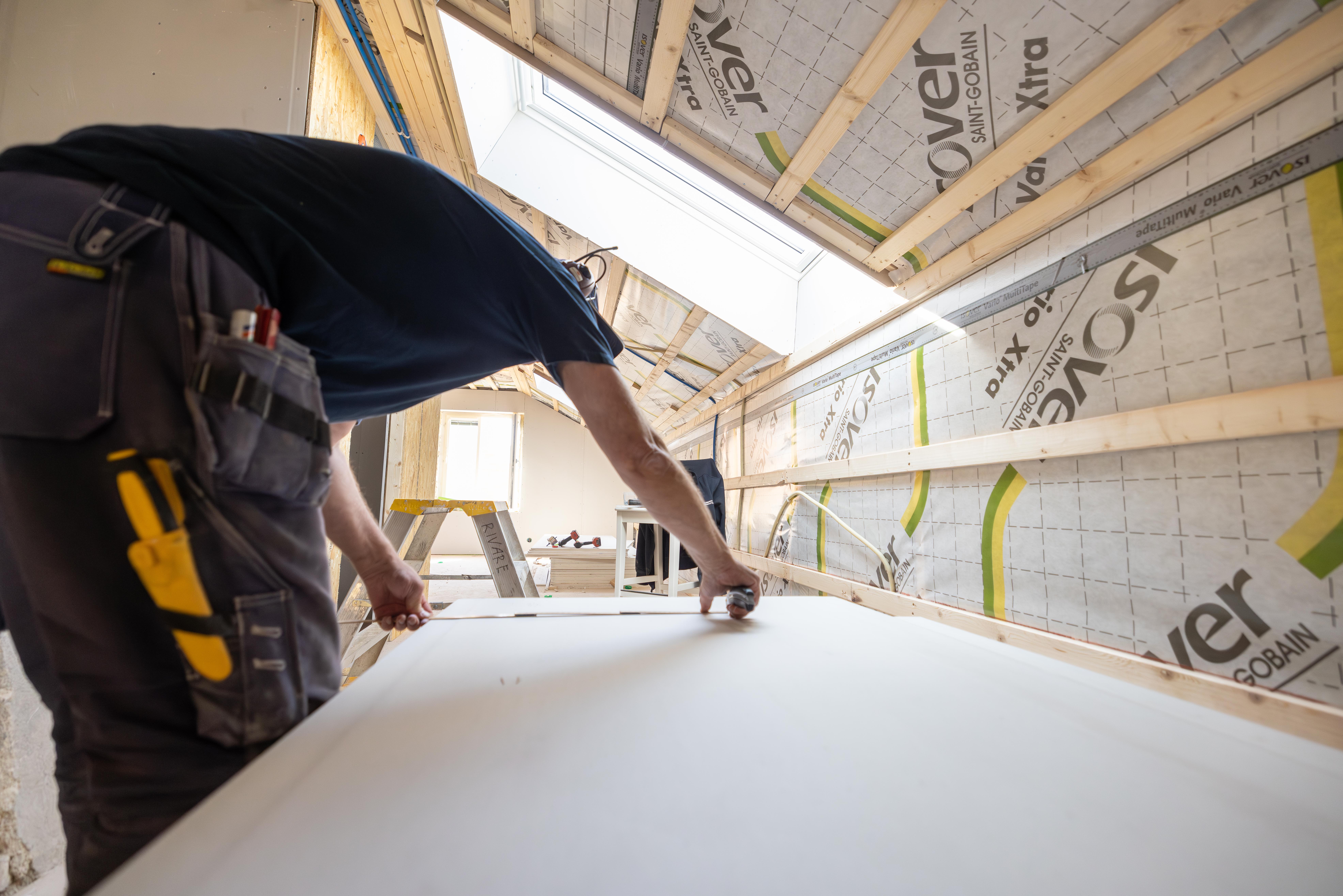 Bilden visar en snickare